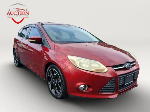 Used 2014 Ford Focus SE w/ Equipment Group 201A FWD image 3