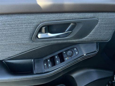 Certified 2023 Nissan Rogue SV image 22