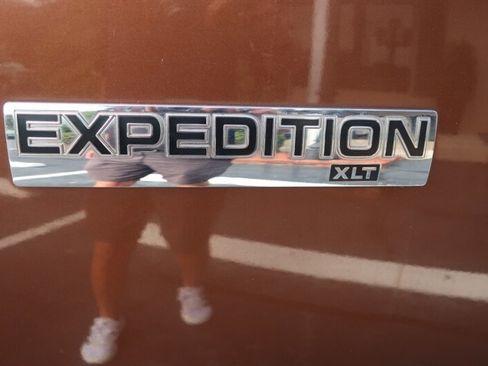 Used 2012 Ford Expedition XLT image 13