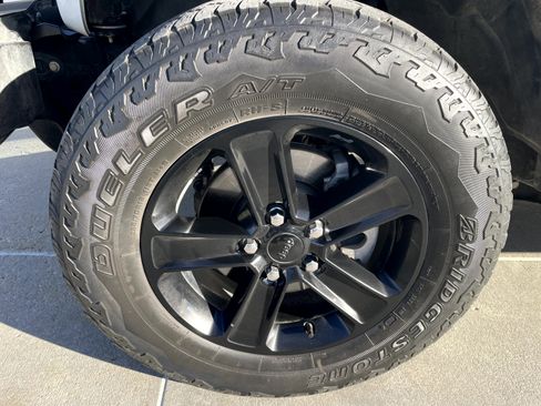 Used 2022 Jeep Wrangler Unlimited Sahara image 6