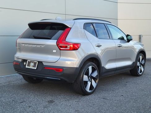 Used 2023 Volvo XC40 Recharge Ultimate image 4