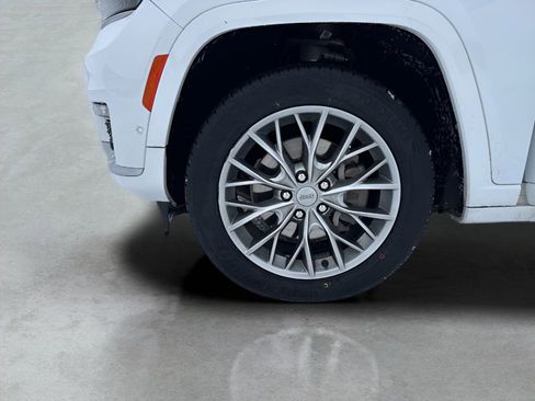 Used 2022 Jeep Grand Cherokee L Summit w/ Advanced Protech Group IV AWD/4WD image 43