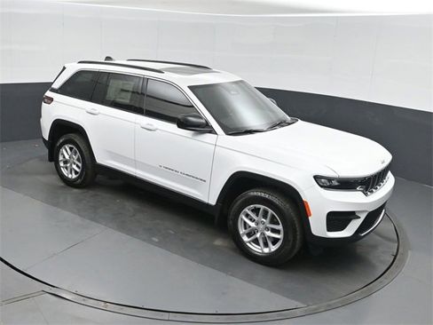 New 2025 Jeep Grand Cherokee Laredo image 27