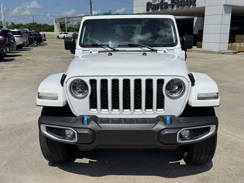 Used 2023 Jeep Wrangler Unlimited Sahara w/ Cold Weather Group AWD/4WD image 3