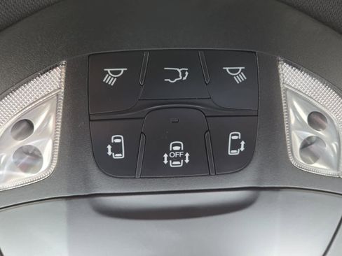 Used 2025 Chrysler Pacifica Select image 30