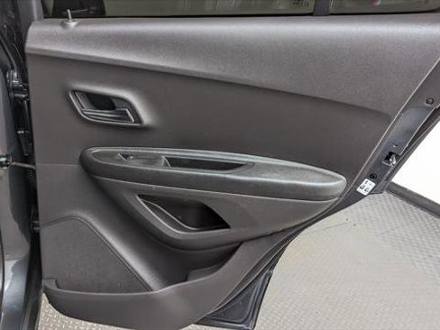 Used 2017 Chevrolet Trax LT w/ LT Convenience Package image 21