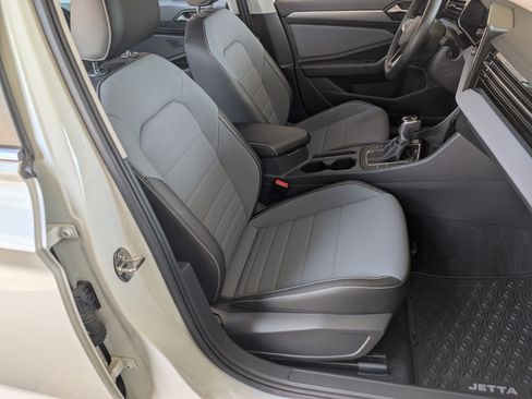 Used 2025 Volkswagen Jetta SE w/ Sunroof Package FWD image 21