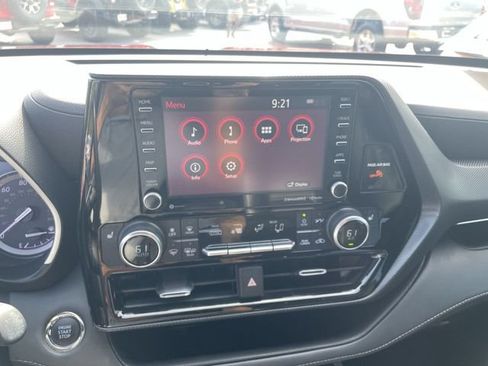 Used 2022 Toyota Highlander XSE FWD image 21