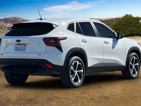 Used 2024 Chevrolet Trax RS w/ Sunroof Package image 4