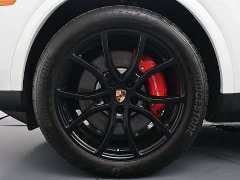 Used 2026 Porsche Cayenne S AWD/4WD image 32