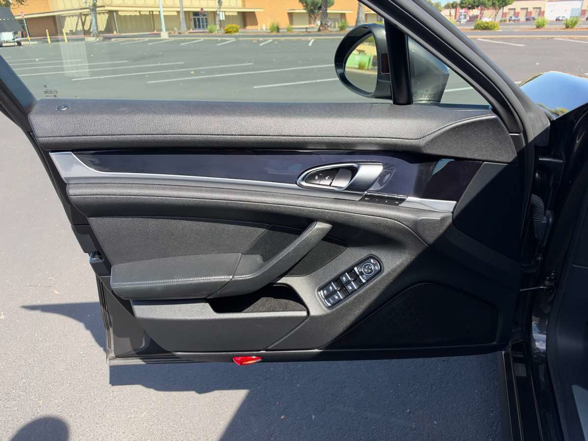 Used 2015 Porsche Panamera 4S AWD/4WD image 11