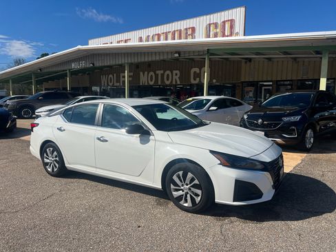 Used 2024 Nissan Altima 2.5 S image 4