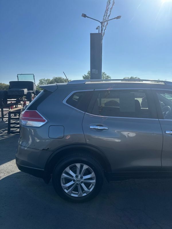 Used 2015 Nissan Rogue SV AWD/4WD image 4