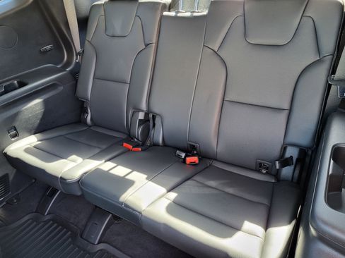 Used 2024 Kia Telluride EX w/ EX Captain's Chair Package image 10