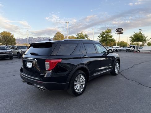 Used 2022 Ford Explorer King Ranch w/ Technology Package image 7