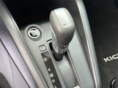 Certified 2025 Nissan Kicks Play S image 27