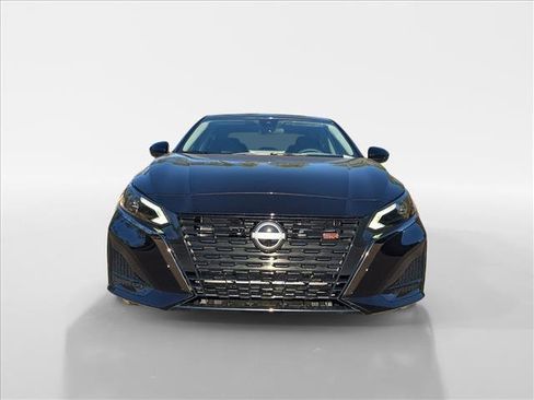 New 2025 Nissan Altima 2.5 SR image 9