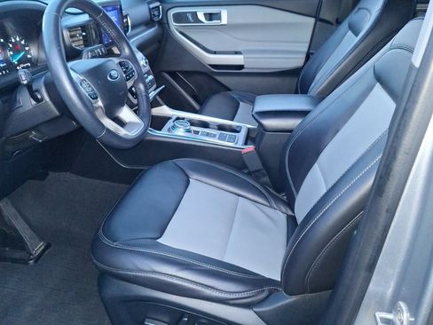 Used 2023 Ford Explorer XLT w/ Equipment Group 202A image 9