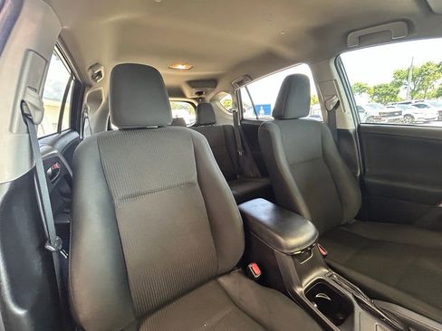 Used 2018 Toyota RAV4 LE FWD image 27
