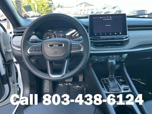 Used 2024 Jeep Compass Latitude AWD/4WD image 17