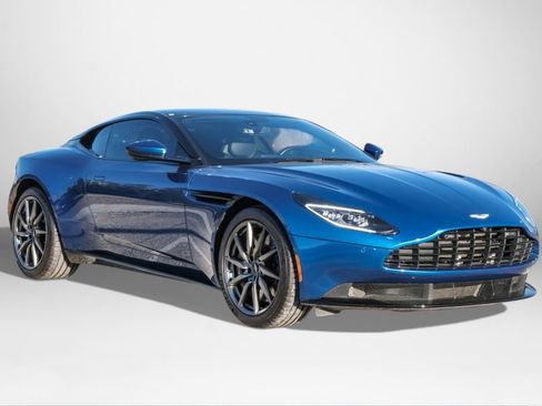 Used 2020 Aston Martin DB11 Coupe image 4