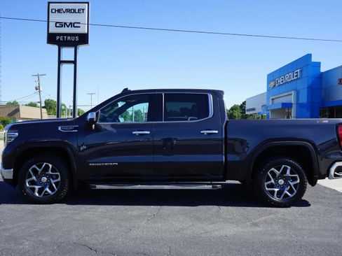 Used 2024 GMC Sierra 1500 SLT w/ X31 Off-Road Package AWD/4WD image 2