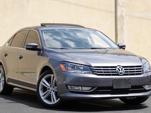 Used 2013 Volkswagen Passat TDI SEL Premium image 24