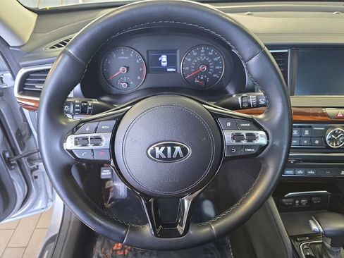 Used 2017 Kia Cadenza Premium w/ Luxury Package image 20