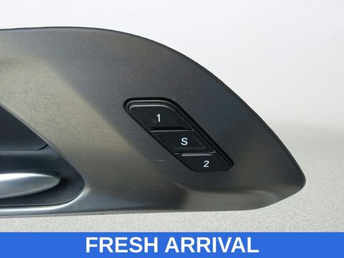 Used 2023 Chrysler Pacifica Touring-L FWD image 19