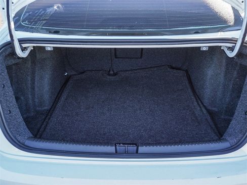 Used 2017 Volkswagen Jetta SE image 24