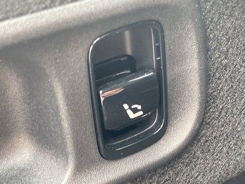 Used 2023 Mercedes-Benz C 300 4MATIC Sedan image 10