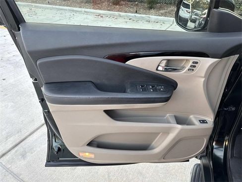 Used 2016 Honda Pilot Touring image 19