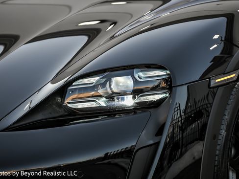 Used 2024 Porsche Taycan Turbo image 11