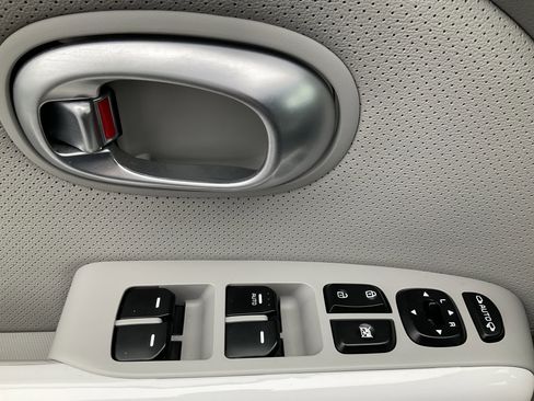 Used 2018 Kia Soul EV + w/ Sun & Fun Package image 27