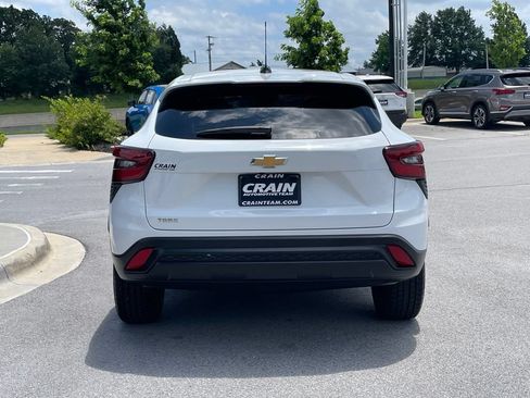 Used 2025 Chevrolet Trax LS FWD image 6