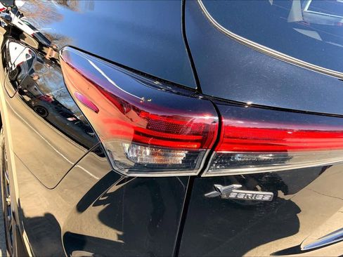 Used 2024 Toyota Highlander XLE image 28