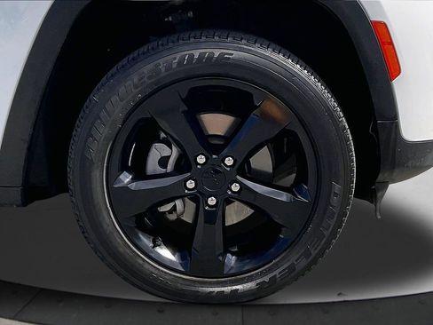 Certified 2023 Jeep Grand Cherokee Altitude image 35