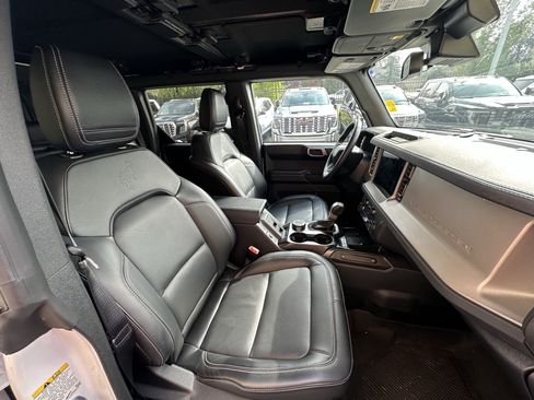 Used 2025 Ford Bronco Outer Banks AWD/4WD image 17
