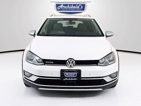 Used 2017 Volkswagen Golf Alltrack SE image 2