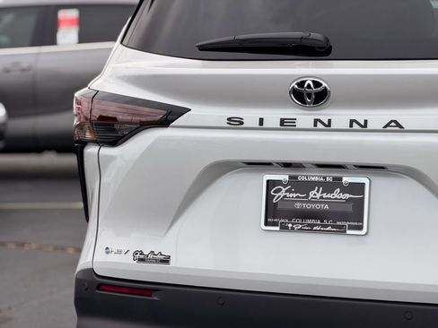 New 2026 Toyota Sienna XLE FWD image 11