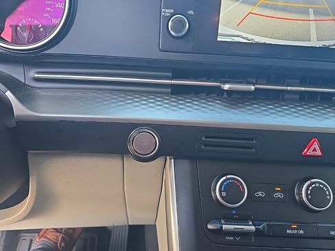 Used 2023 Kia Carnival LX image 23