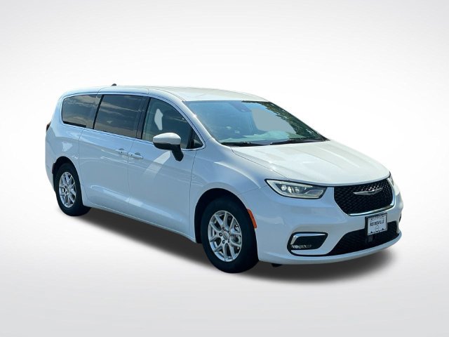 Used 2023 Chrysler Pacifica Touring-L FWD image 9