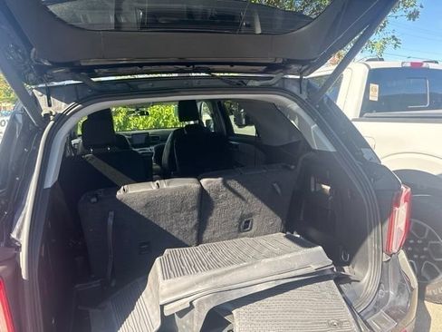 Used 2024 Ford Explorer XLT w/ Equipment Group 202A AWD/4WD image 6