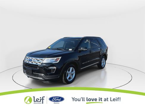 Used 2018 Ford Explorer XLT w/ Equipment Group 202A image 4