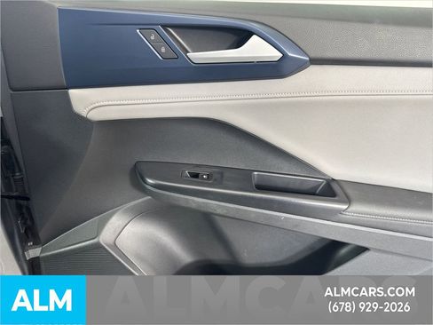 Used 2024 Volkswagen Taos SE image 16