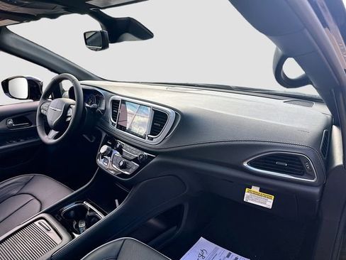 New 2026 Chrysler Pacifica Limited w/ S Appearance Package image 34