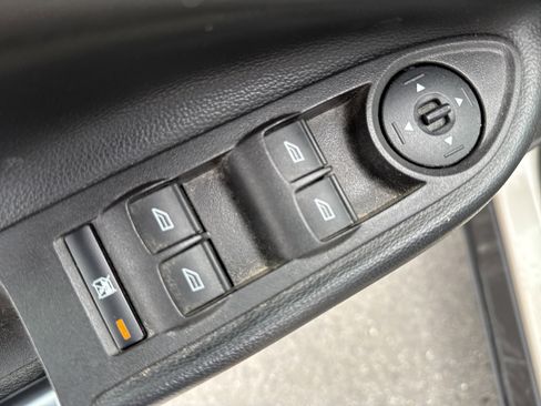 Used 2018 Ford Escape SE image 16