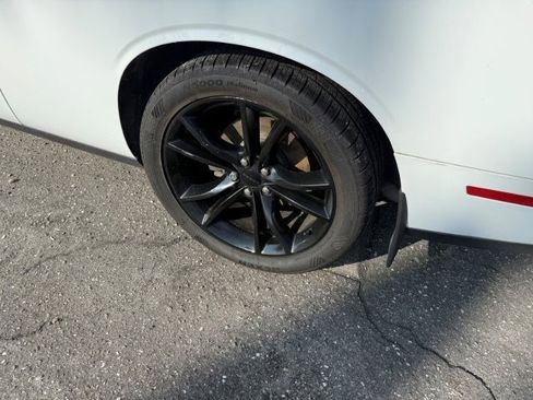 Used 2016 Dodge Challenger SXT Plus image 7