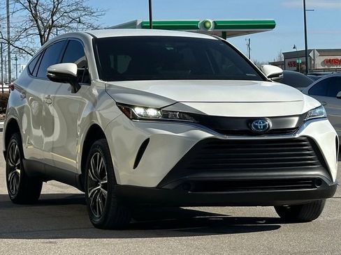 Used 2022 Toyota Venza XLE image 14