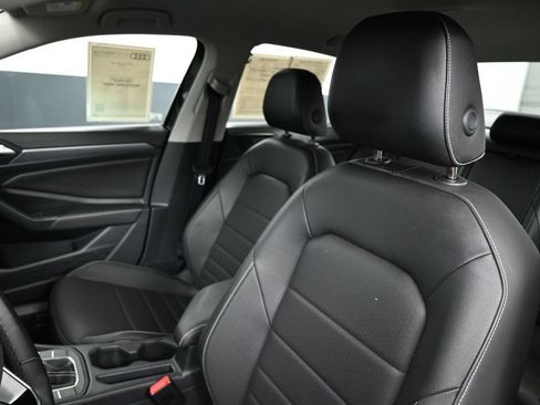 Used 2024 Volkswagen Jetta SE FWD image 9